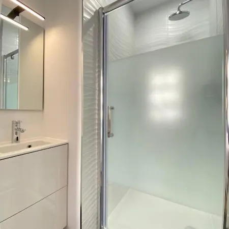 דירה Beautiful 2 Bedrooms 2 Bathrooms Center Of *