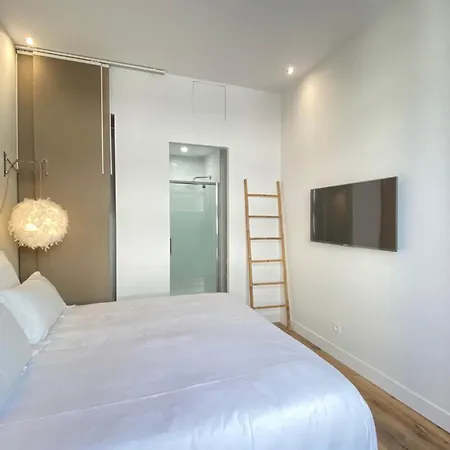 Beautiful 2 Bedrooms 2 Bathrooms Center Of Apartament *