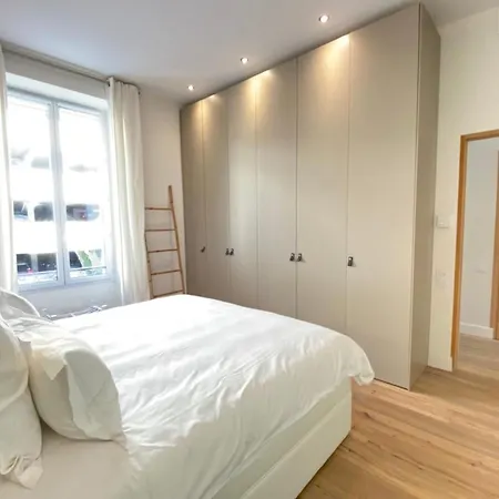 Beautiful 2 Bedrooms 2 Bathrooms Center Of