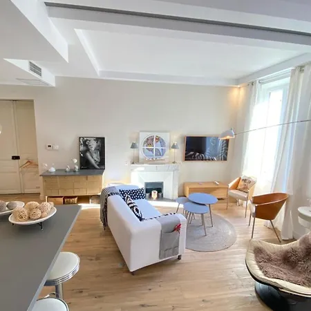 Beautiful 2 Bedrooms 2 Bathrooms Center Of דירה