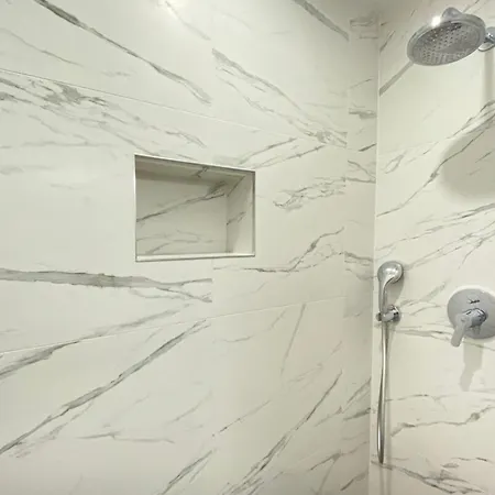 Beautiful 2 Bedrooms 2 Bathrooms Center Of דירה *