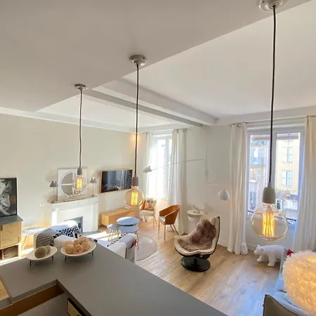 Beautiful 2 Bedrooms 2 Bathrooms Center Of