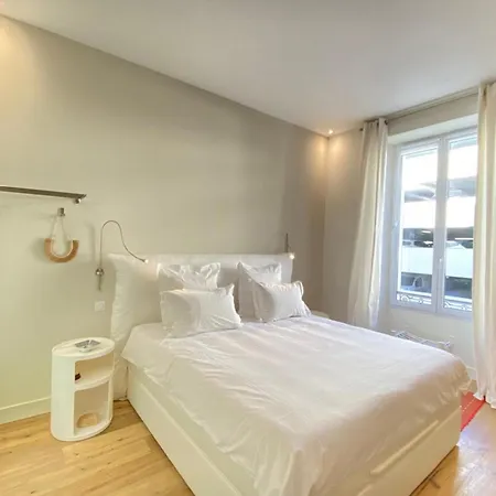 Beautiful 2 Bedrooms 2 Bathrooms Center Of דירה
