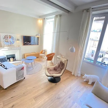 Beautiful 2 Bedrooms 2 Bathrooms Center Of
