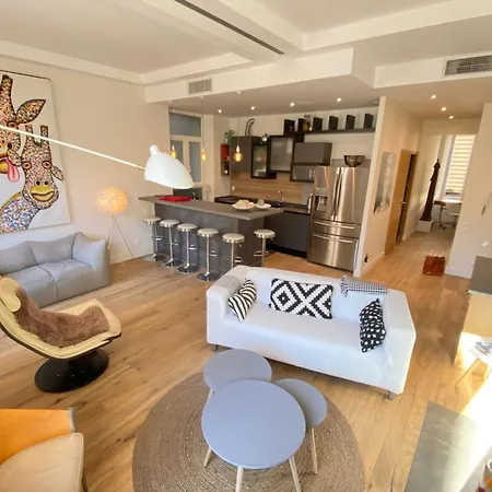 Beautiful 2 Bedrooms 2 Bathrooms Center Of דירה
