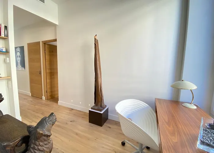 Beautiful 2 Bedrooms 2 Bathrooms Center Of *