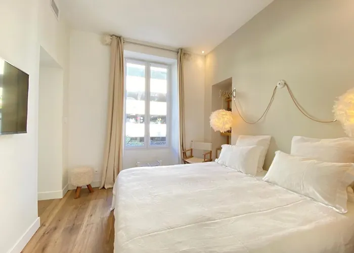 Beautiful 2 Bedrooms 2 Bathrooms Center Of *