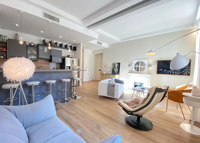 Beautiful 2 Bedrooms 2 Bathrooms Center Of * كان