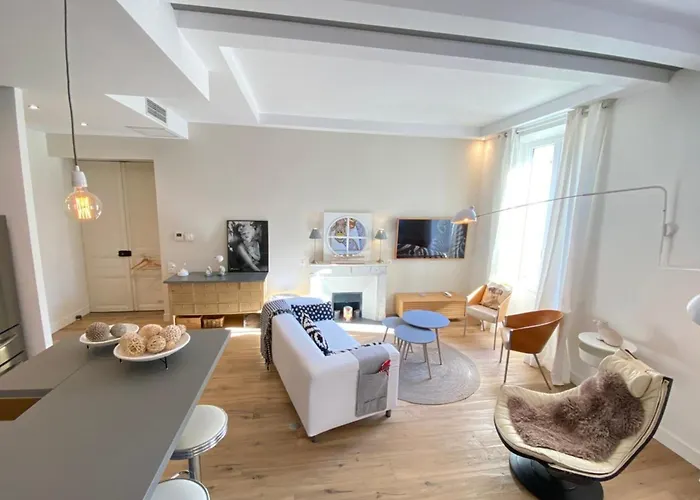 Beautiful 2 Bedrooms 2 Bathrooms Center Of شقة