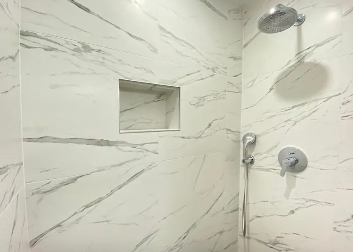 Beautiful 2 Bedrooms 2 Bathrooms Center Of شقة *