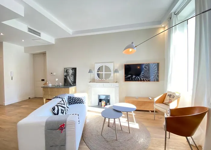 Beautiful 2 Bedrooms 2 Bathrooms Center Of *