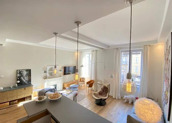 Beautiful 2 Bedrooms 2 Bathrooms Center Of