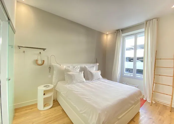 Beautiful 2 Bedrooms 2 Bathrooms Center Of شقة