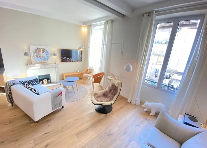 Beautiful 2 Bedrooms 2 Bathrooms Center Of